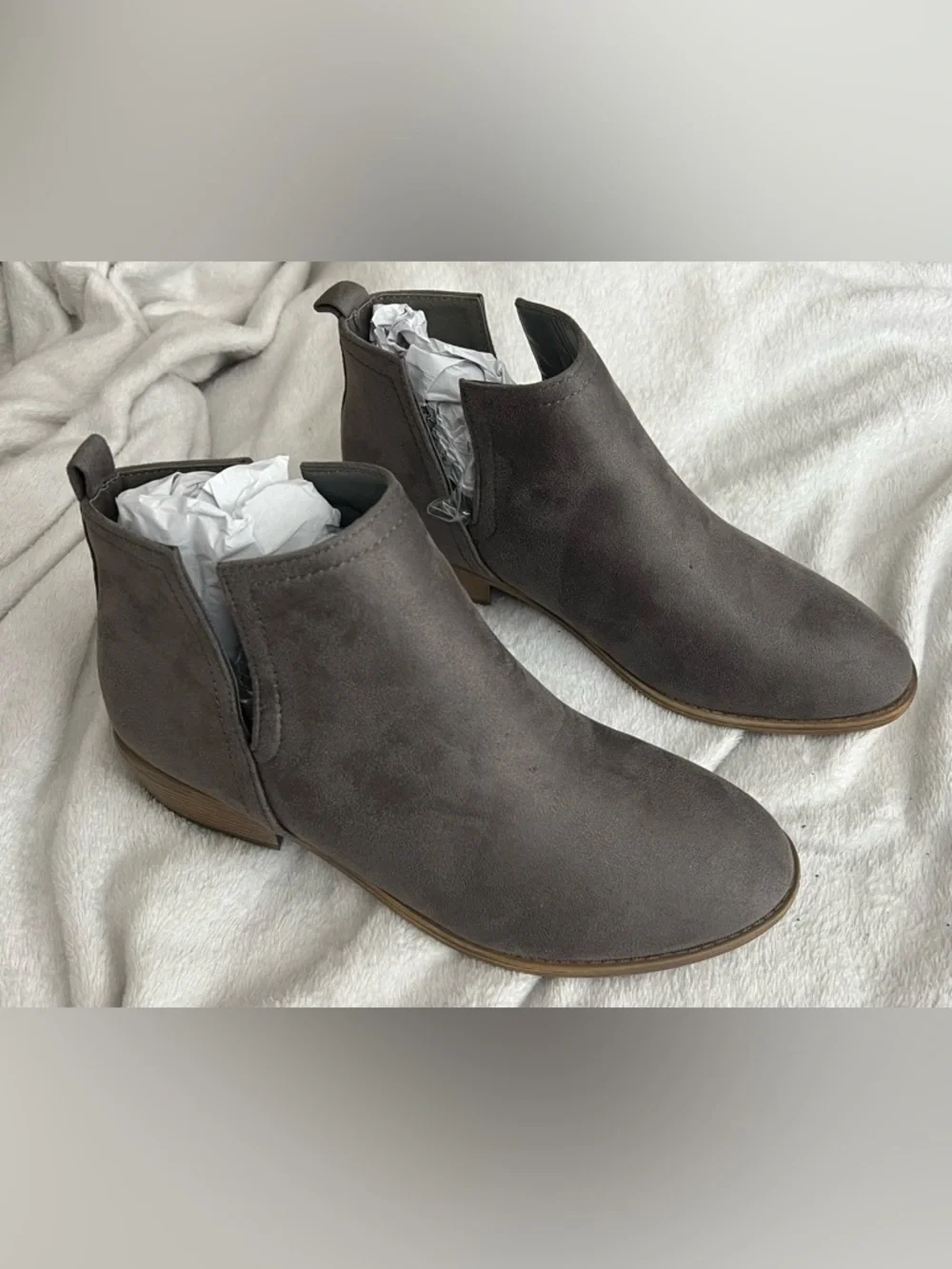 NWT Journee Collection Womens Rimi Grey Faux Suede Pull-On Ankle Boots